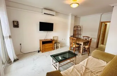 Apartamento de 2 dormitorios en Torrevieja, España No. 395