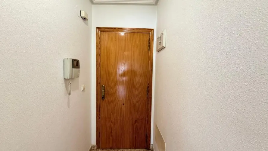 Apartamento de 2 dormitorios en Torrevieja, España No. 435 № 27