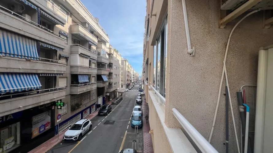 Apartamento de 2 dormitorios en Torrevieja, España No. 458 № 6