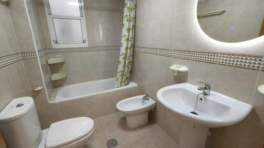 Apartamento de 2 dormitorios en Torrevieja, España No. 515 № 4