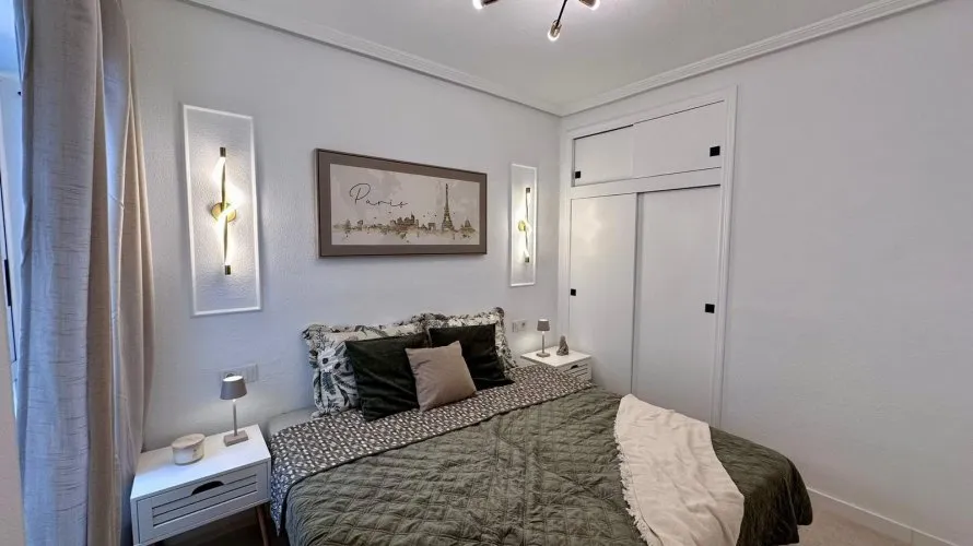 Apartamento de 2 dormitorios en Torrevieja, España No. 362 № 25