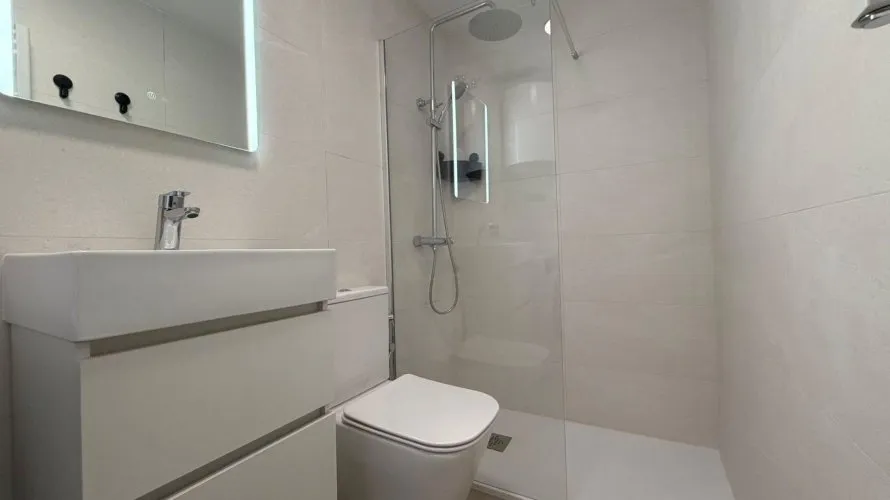 Apartamento de 2 dormitorios en Torrevieja, España No. 489 № 11