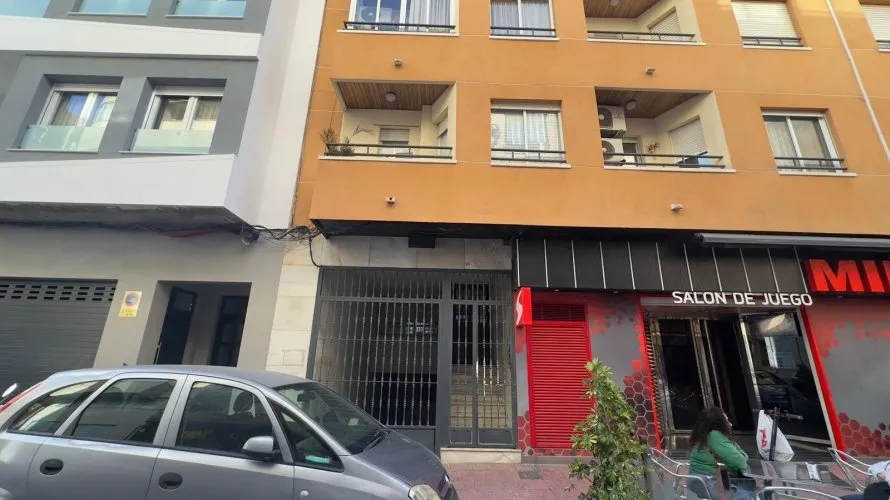 Apartamento de 2 dormitorios en Torrevieja, España No. 437