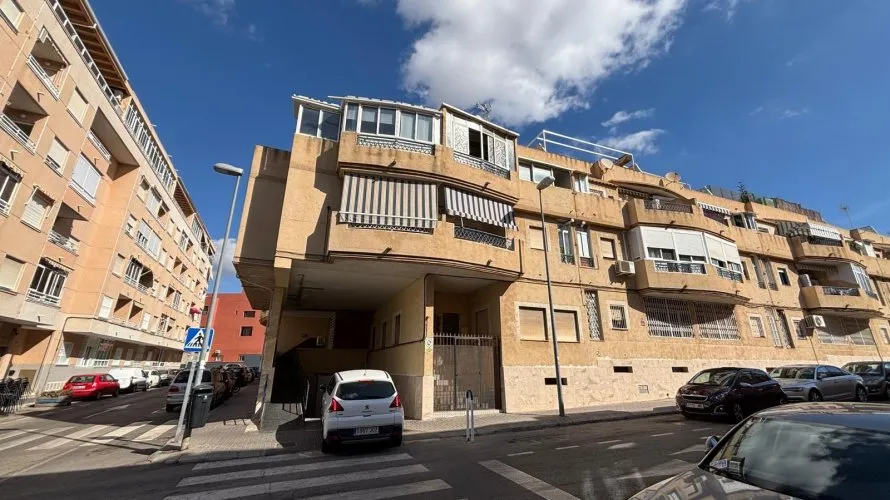 Apartamento de 78m² en Torrevieja, España No. 455