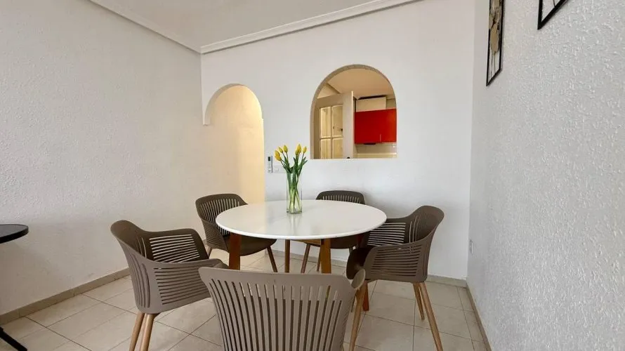 Apartamento de 2 dormitorios en Torrevieja, España No. 410 № 24