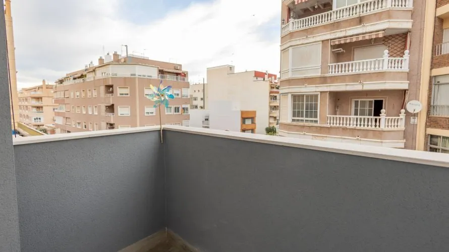 Apartamento de 80m² en Torrevieja, España No. 344 № 4