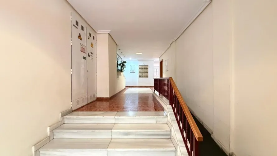 Apartamento de 1 dormitorio en Torrevieja, España No. 434 № 2