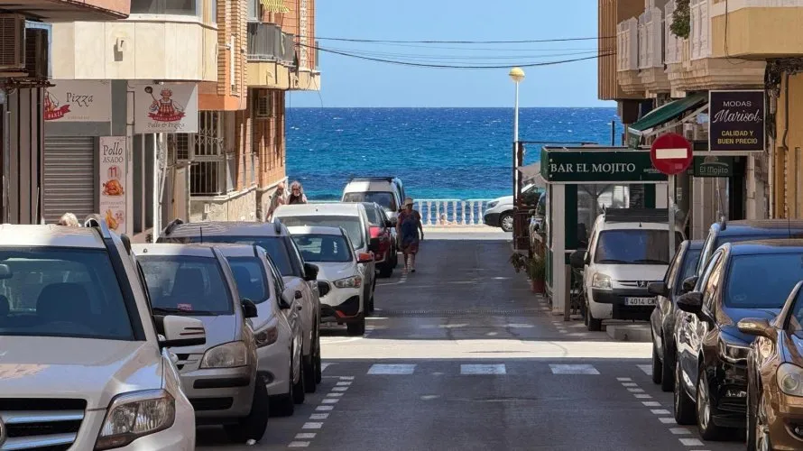 Propiedad comercial de 261m² en Torrevieja, España No. 386
