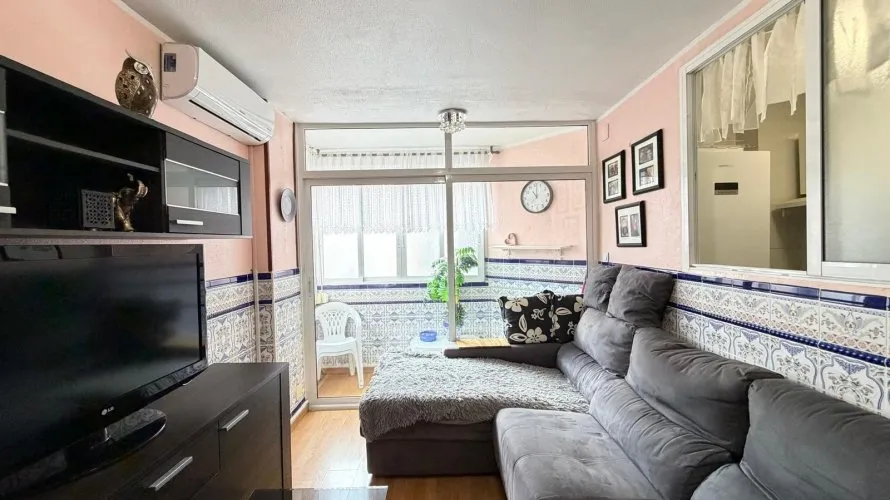 Apartamento de 1 dormitorio en Torrevieja, España No. 408