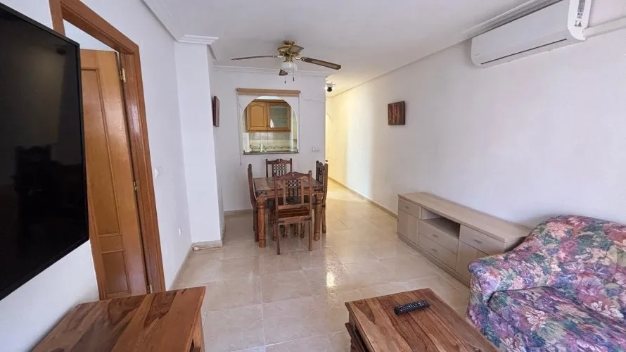 Apartamento de 2 dormitorios en Torrevieja, España No. 500 № 2