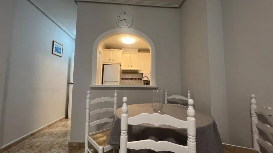 Apartamento de 2 dormitorios en Torrevieja, España No. 458 № 21