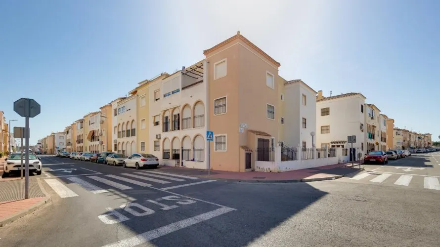 Bungalow de 60m² en Torrevieja, España No. 512 № 1