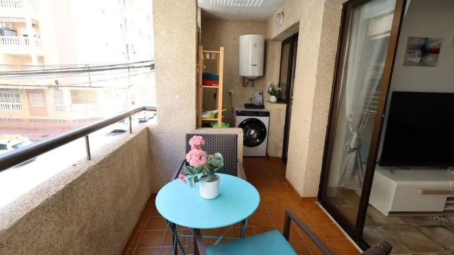 Apartamento de 3 dormitorios en Torrevieja, España No. 357 № 1