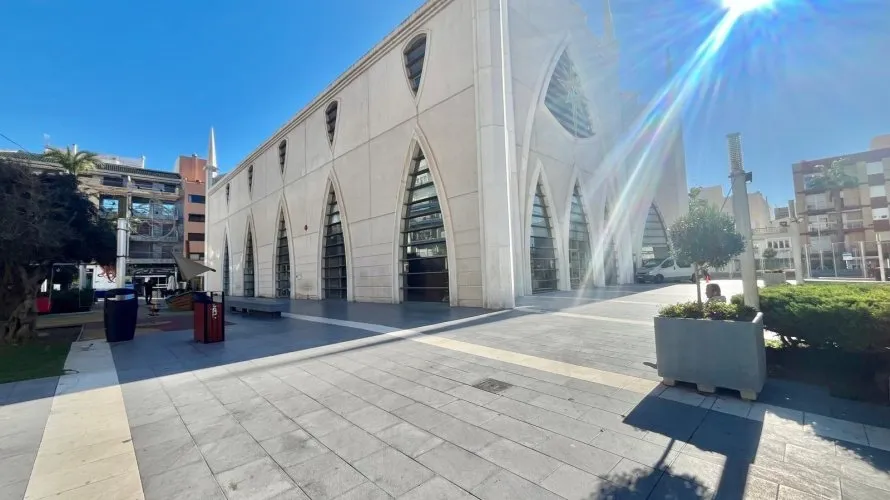 Apartamento de 4 dormitorios en Torrevieja, España No. 465 № 1
