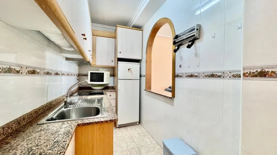 Apartamento de 2 dormitorios en Torrevieja, España No. 479 № 2
