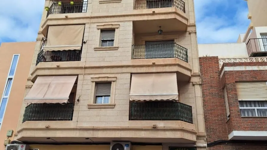 Apartamento de 2 dormitorios en Torrevieja, España No. 381 № 1