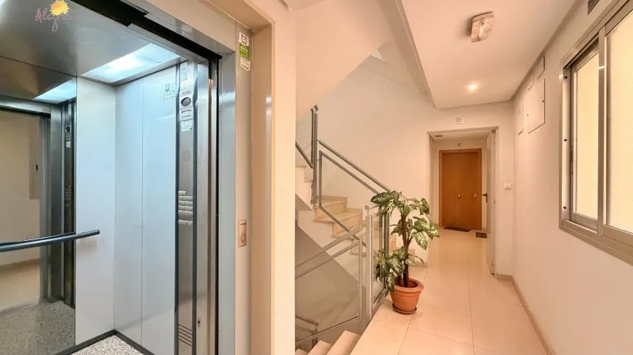 Apartamento de 1 dormitorio en Torrevieja, España No. 498 № 1