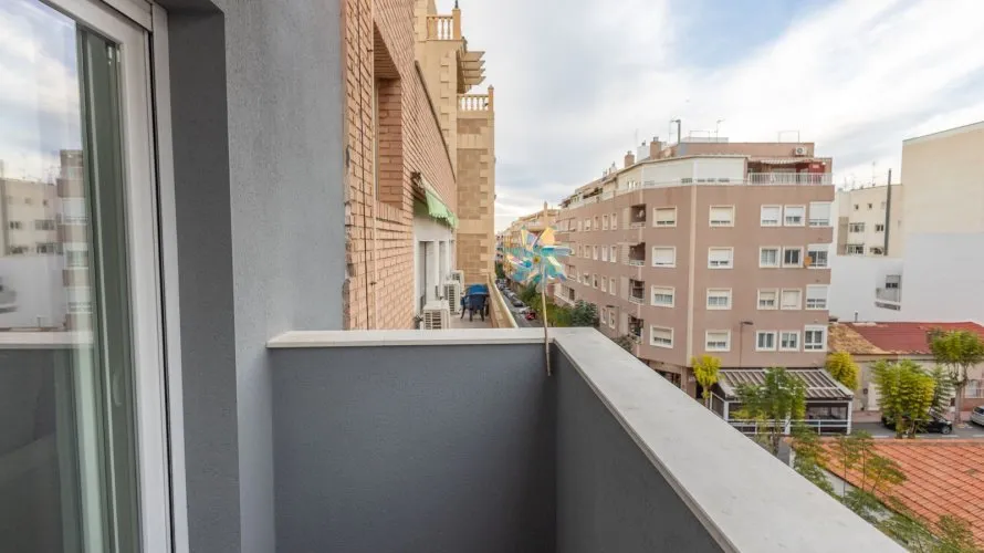 Apartamento de 80m² en Torrevieja, España No. 344 № 3