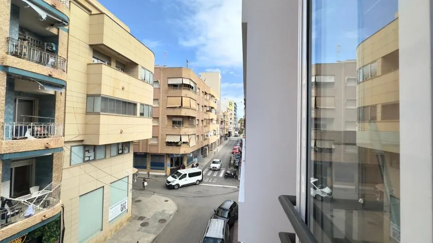 Apartamento de 2 dormitorios en Torrevieja, España No. 437 № 7