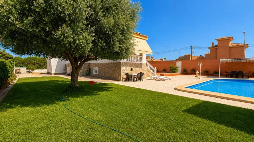 Villa de 200m² en Torrevieja, España No. 577 № 5
