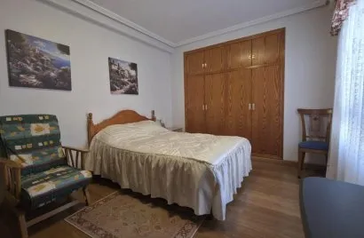 Apartamento de 3 dormitorios en Torrevieja, España No. 571