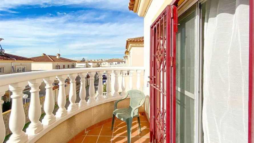 Сasa de 3 dormitorios en Torrevieja, España No. 616 № 18