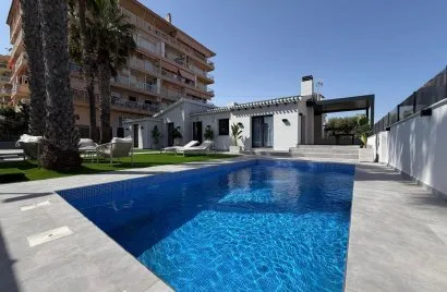 Villa de 4 dormitorios en Torrevieja, España No. 596