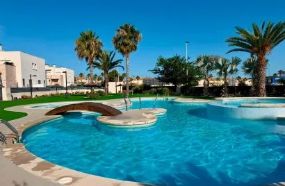 Parcela de 2 dormitorios en Torrevieja, España No. 610