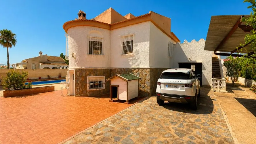 Villa de 200m² en Torrevieja, España No. 577 № 2