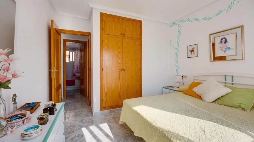 Apartamento de 70m² en Torrevieja, España No. 562 № 3