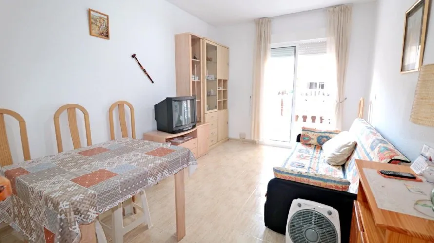 Apartamento de 2 dormitorios en Torrevieja, España No. 618 № 1
