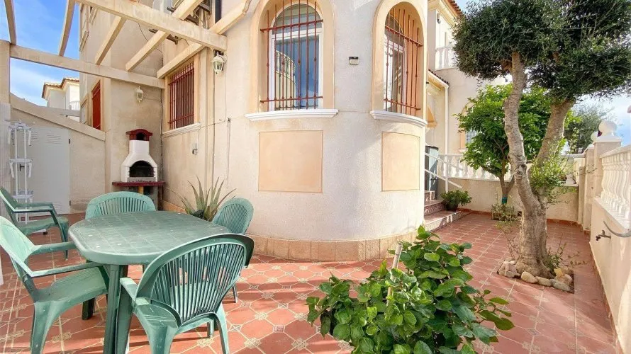 Сasa de 3 dormitorios en Torrevieja, España No. 616 № 9