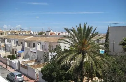 Apartamento de 2 dormitorios en Torrevieja, España No. 568