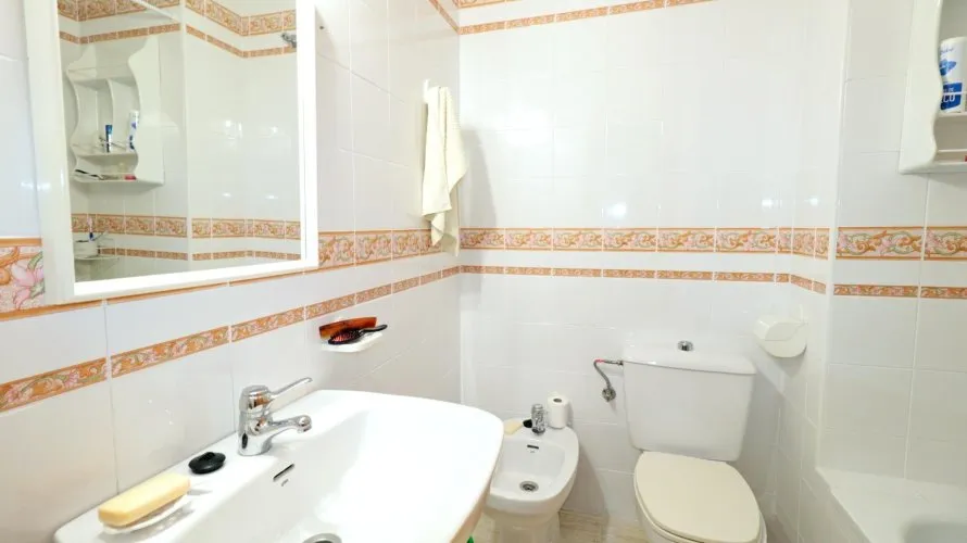 Apartamento de 2 dormitorios en Torrevieja, España No. 618 № 13