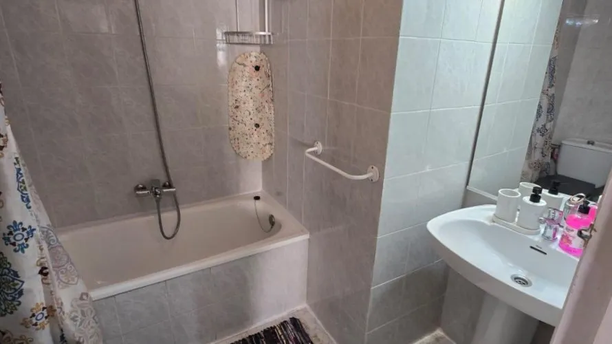 Apartamento de 2 dormitorios en Torrevieja, España No. 582