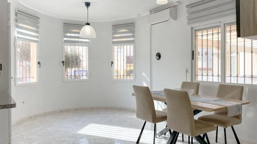 Сasa de 3 dormitorios en Torrevieja, España No. 616 № 12