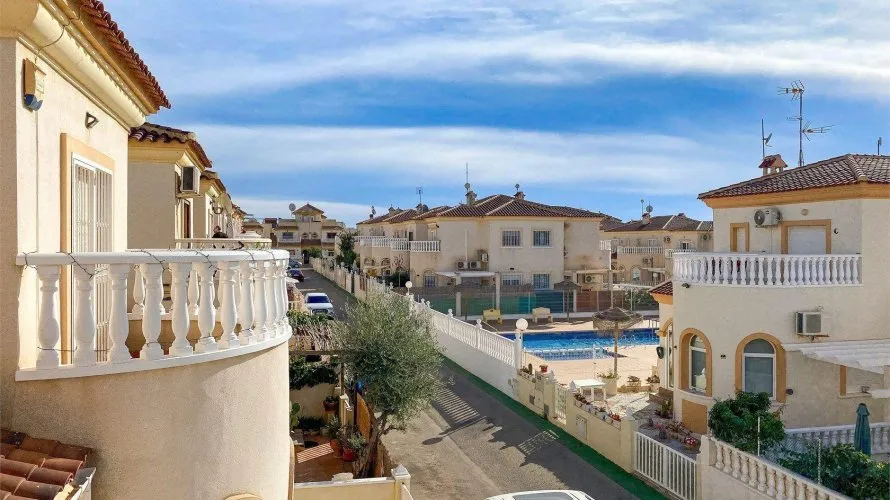 Сasa de 3 dormitorios en Torrevieja, España No. 616 № 19