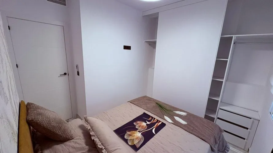 Apartamento de 1 dormitorio en Torrevieja, España No. 584 № 3
