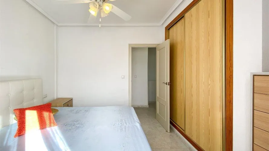 Сasa de 3 dormitorios en Torrevieja, España No. 616 № 17