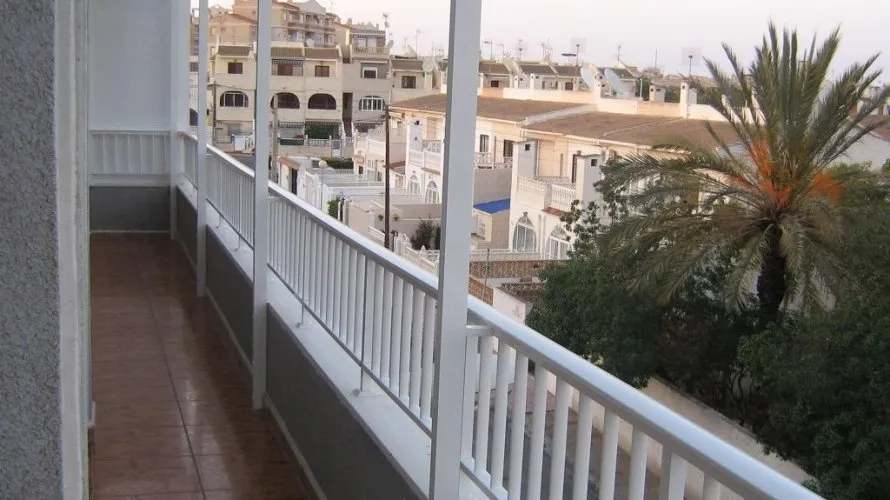 Apartamento de 2 dormitorios en Torrevieja, España No. 568 № 5