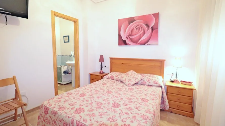 Apartamento de 2 dormitorios en Torrevieja, España No. 620 № 4