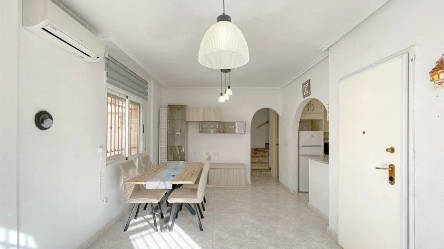 Сasa de 3 dormitorios en Torrevieja, España No. 616 № 10