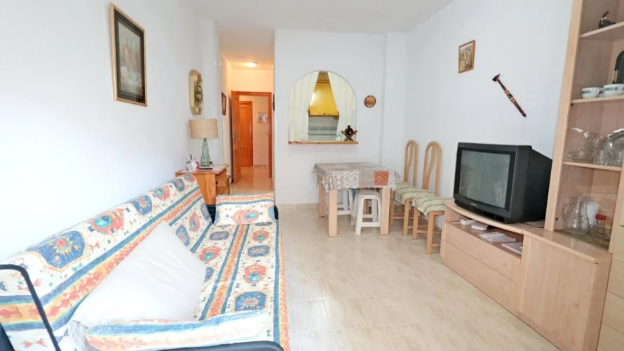 Apartamento de 2 dormitorios en Torrevieja, España No. 618