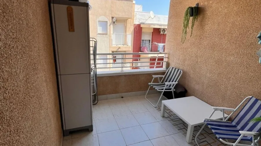 Apartamento de 2 dormitorios en Torrevieja, España No. 582 № 3