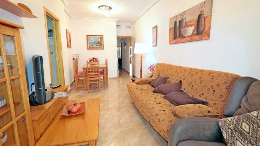 Apartamento de 2 dormitorios en Torrevieja, España No. 620