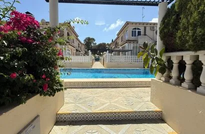 Bungalow de 2 dormitorios en Torrevieja, España No. 614