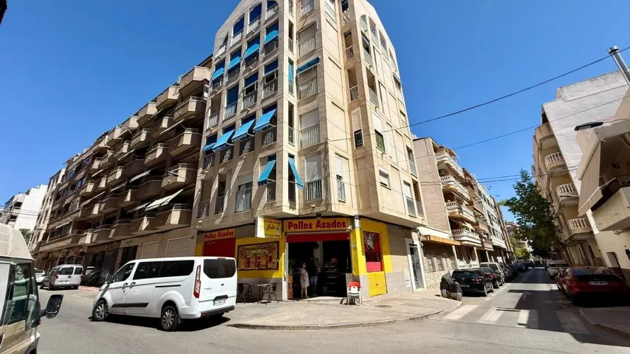 Apartamento de 1 dormitorio en Torrevieja, España No. 651 № 3