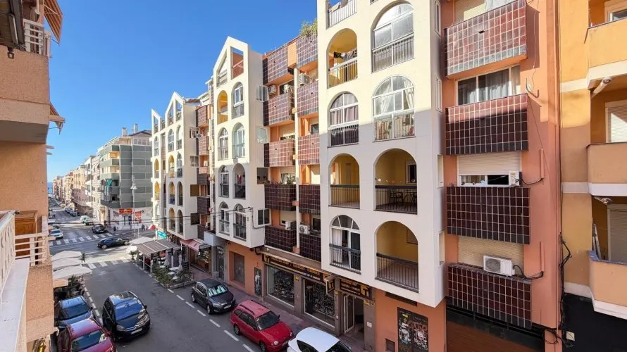 Apartamento de 2 dormitorios en Torrevieja, España No. 695 № 14