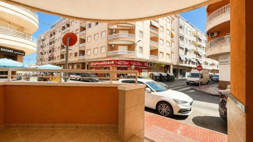 Parcela de 2 dormitorios en Torrevieja, España No. 654 № 3