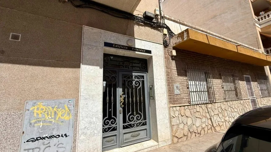 Apartamento de 1 dormitorio en Torrevieja, España No. 651 № 1